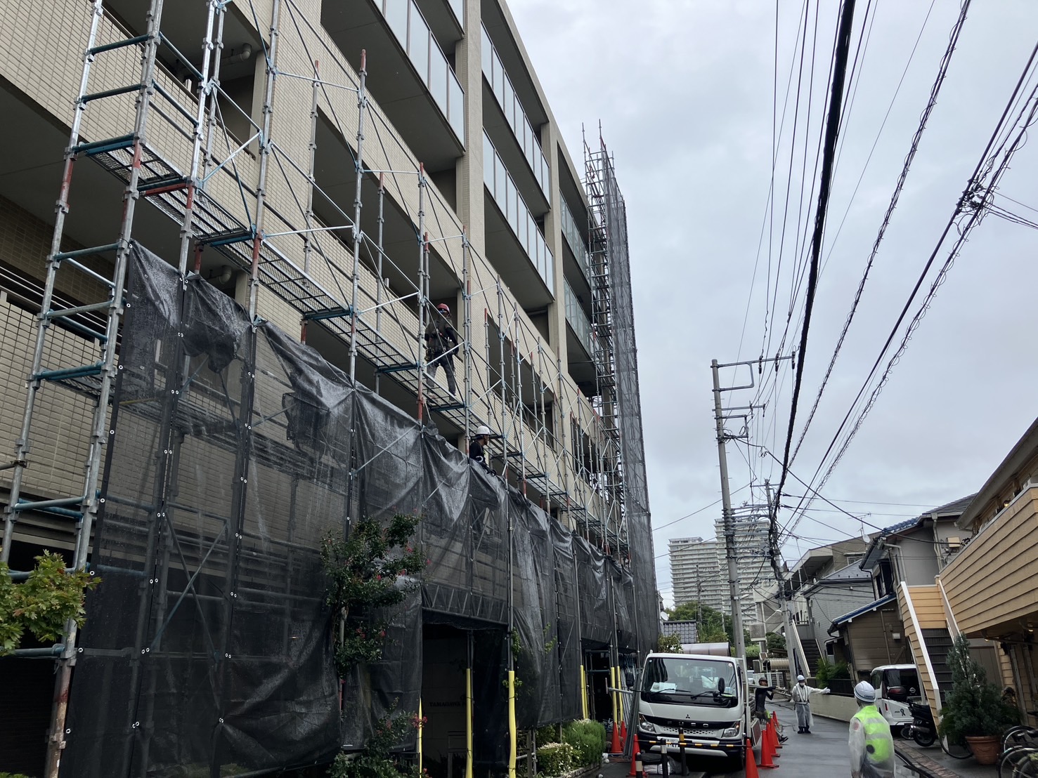 マンション管理組合必見！外壁ひび割れ修理で資産を守る